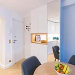 Beautiful Warm Apt Near Republique